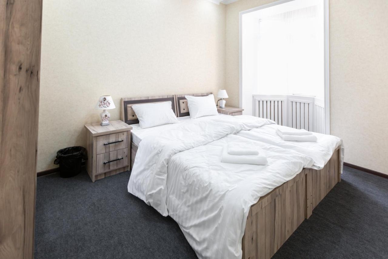 Light Hotel Tashkent Luaran gambar