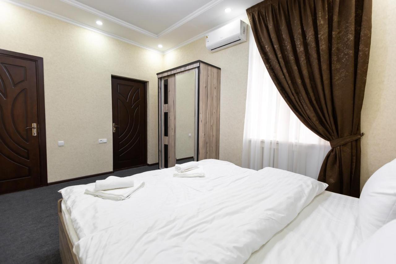Light Hotel Tashkent Luaran gambar