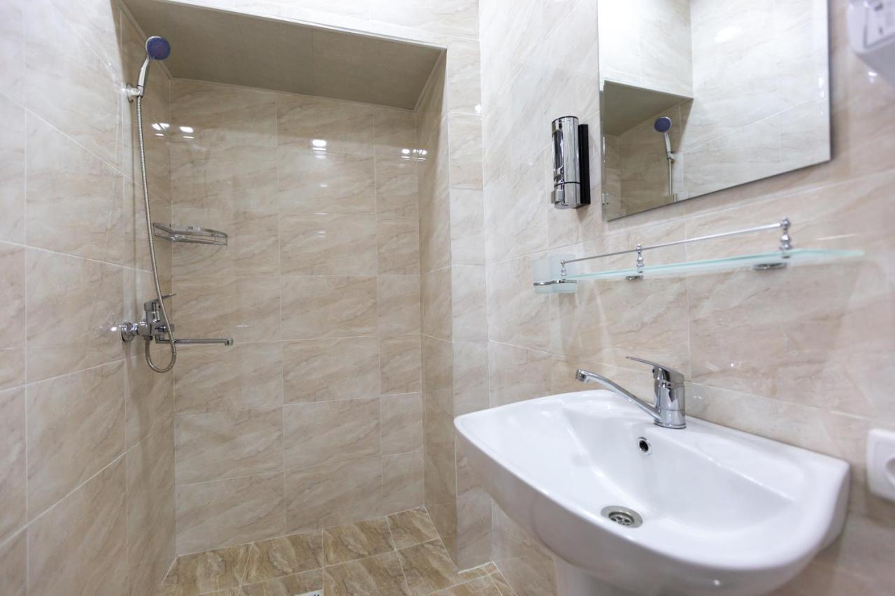 Light Hotel Tashkent Luaran gambar