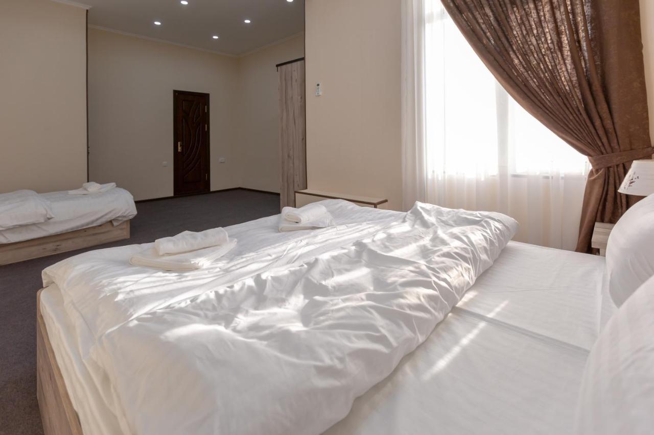 Light Hotel Tashkent Luaran gambar
