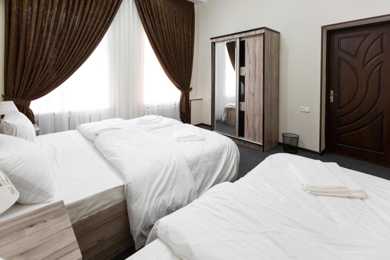 Light Hotel Tashkent Luaran gambar