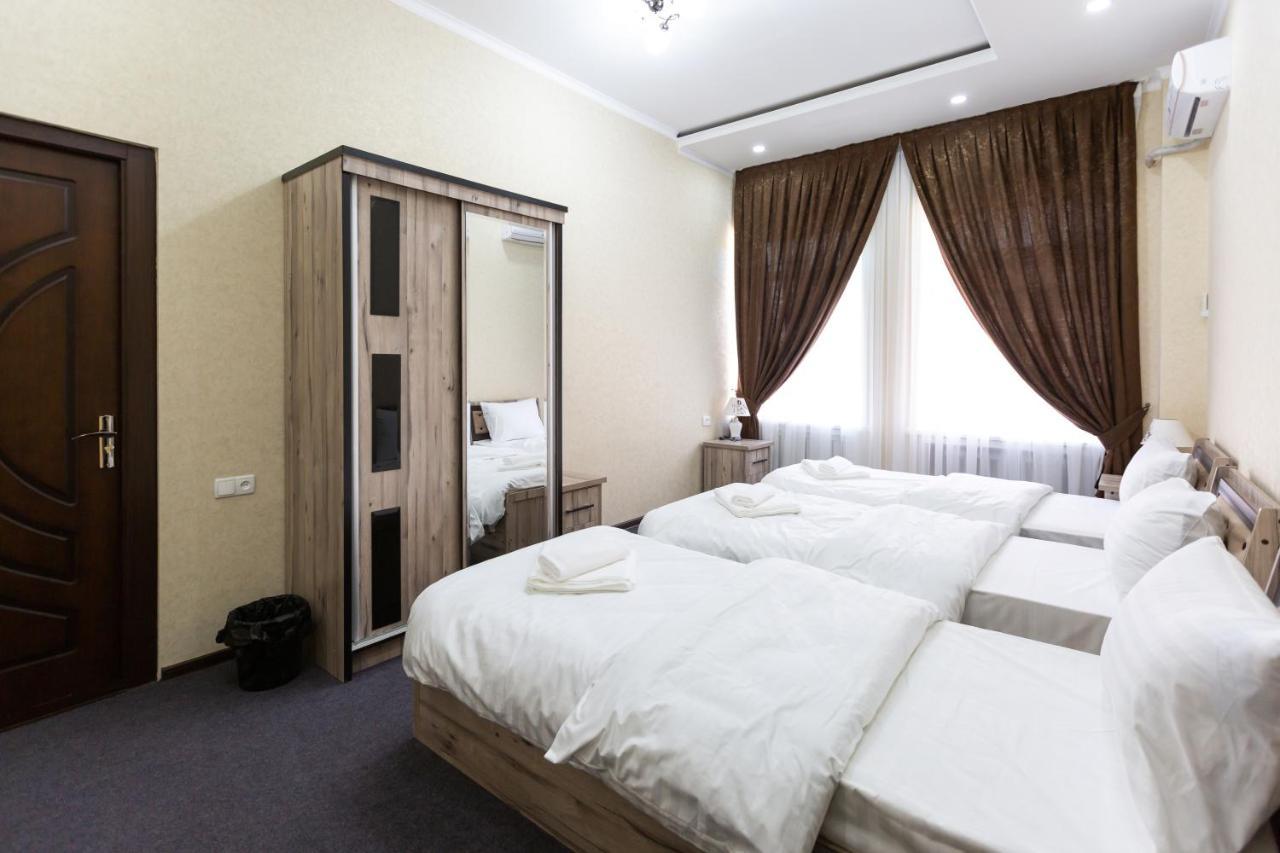 Light Hotel Tashkent Luaran gambar