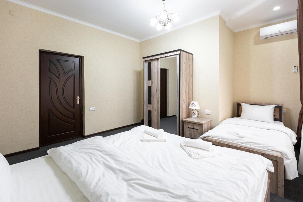 Light Hotel Tashkent Luaran gambar