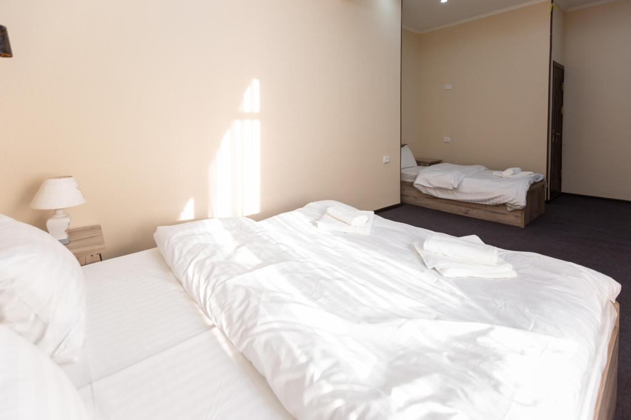 Light Hotel Tashkent Luaran gambar