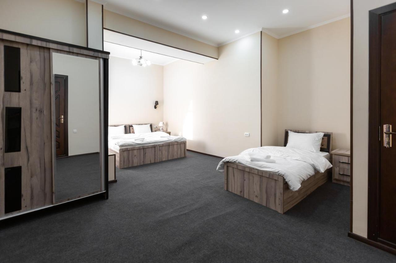 Light Hotel Tashkent Luaran gambar