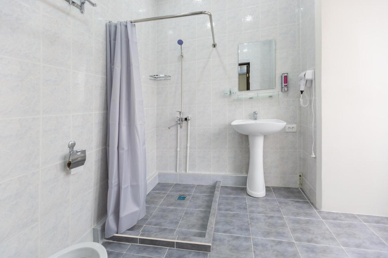 Light Hotel Tashkent Luaran gambar