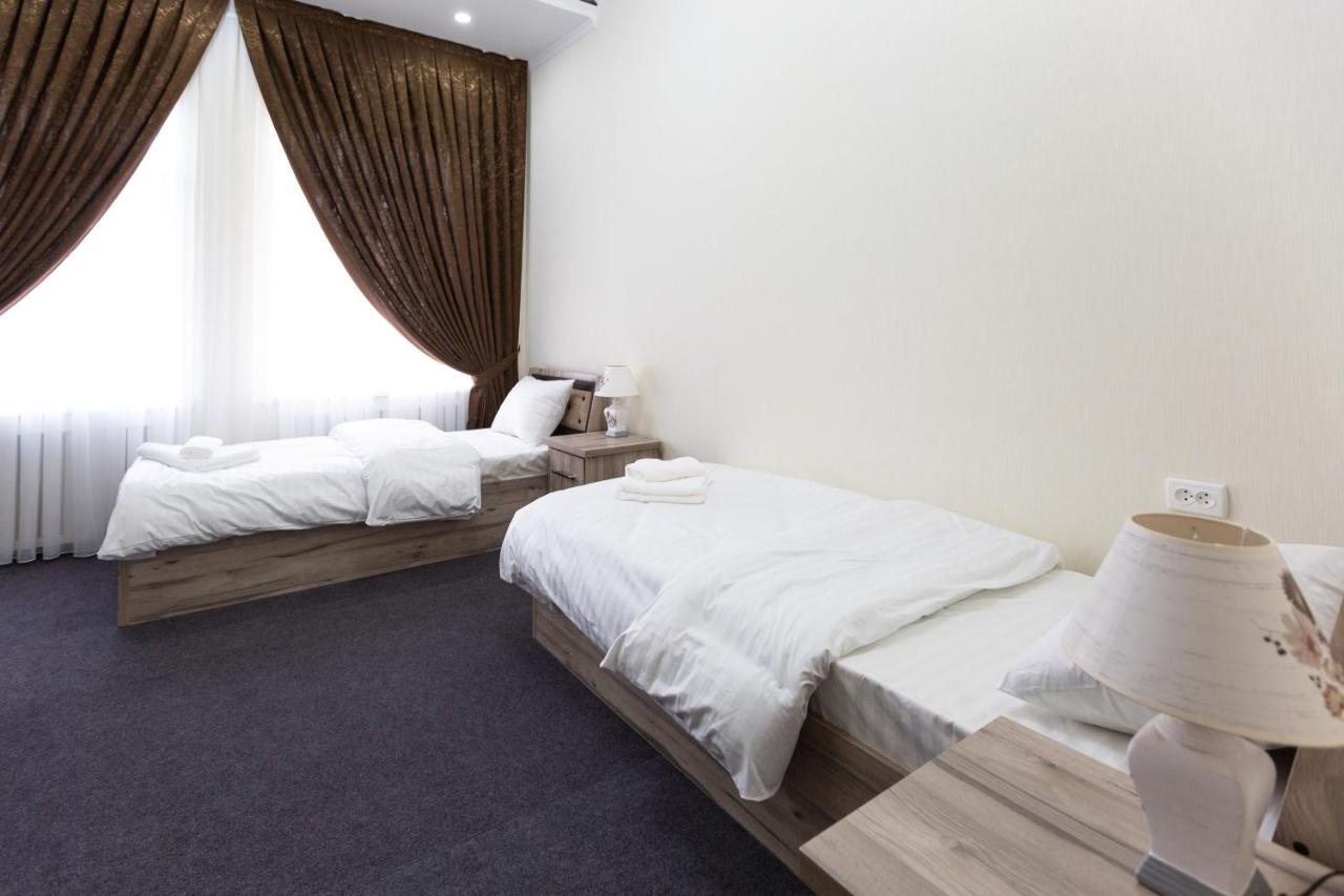 Light Hotel Tashkent Luaran gambar