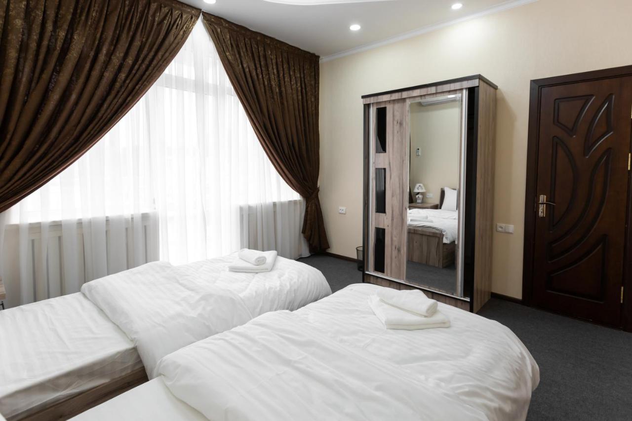Light Hotel Tashkent Luaran gambar