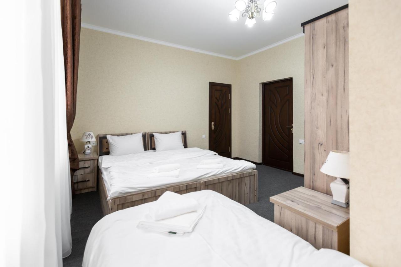 Light Hotel Tashkent Luaran gambar