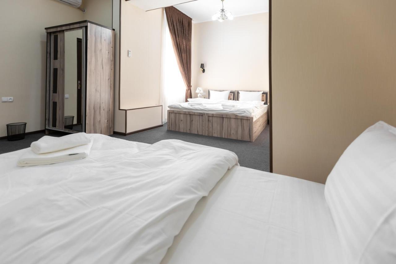 Light Hotel Tashkent Luaran gambar
