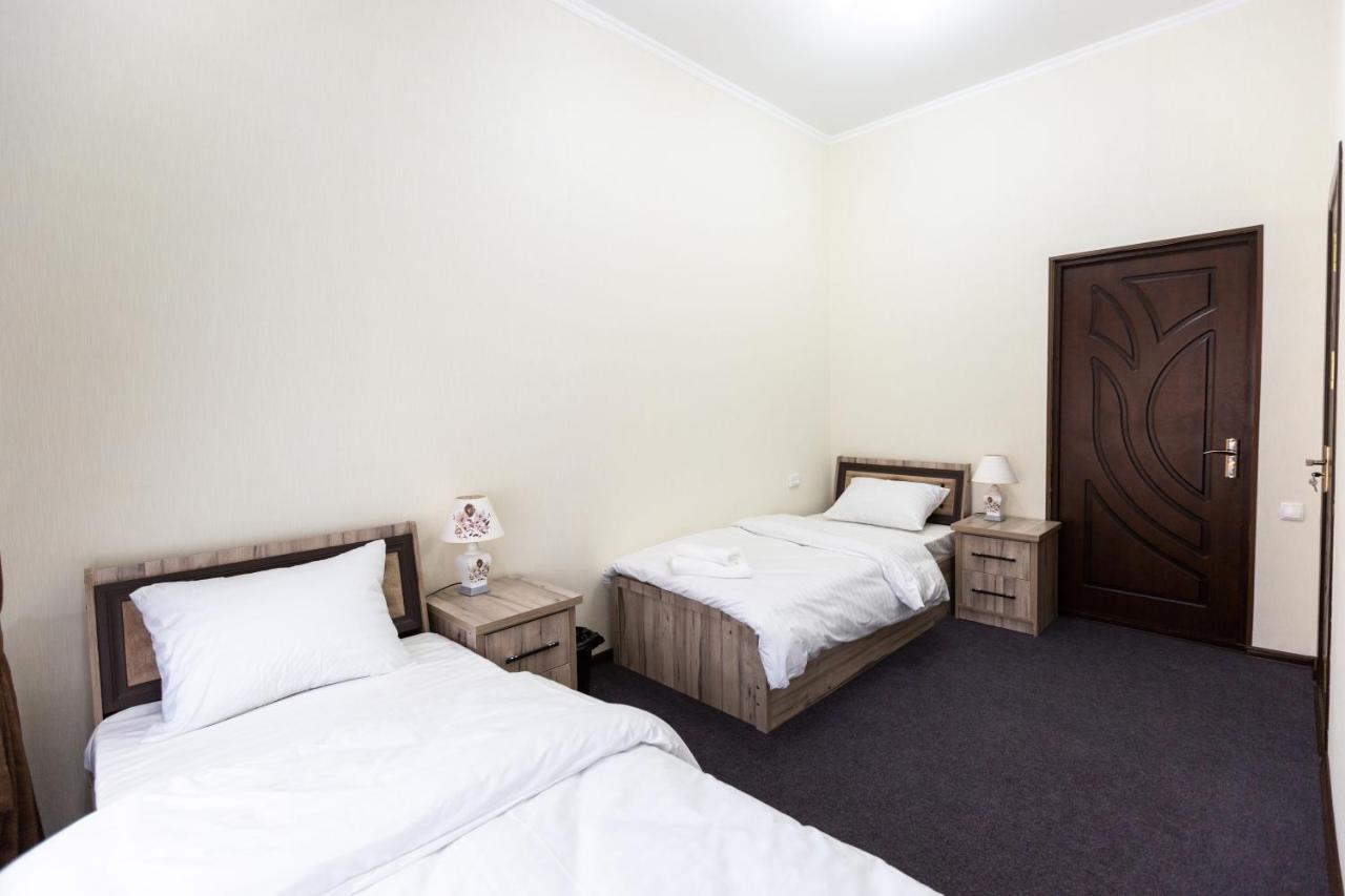 Light Hotel Tashkent Luaran gambar