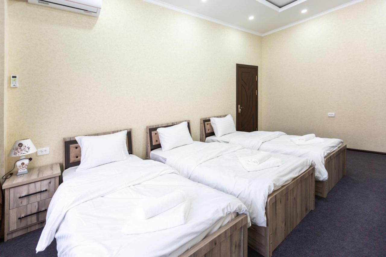 Light Hotel Tashkent Luaran gambar