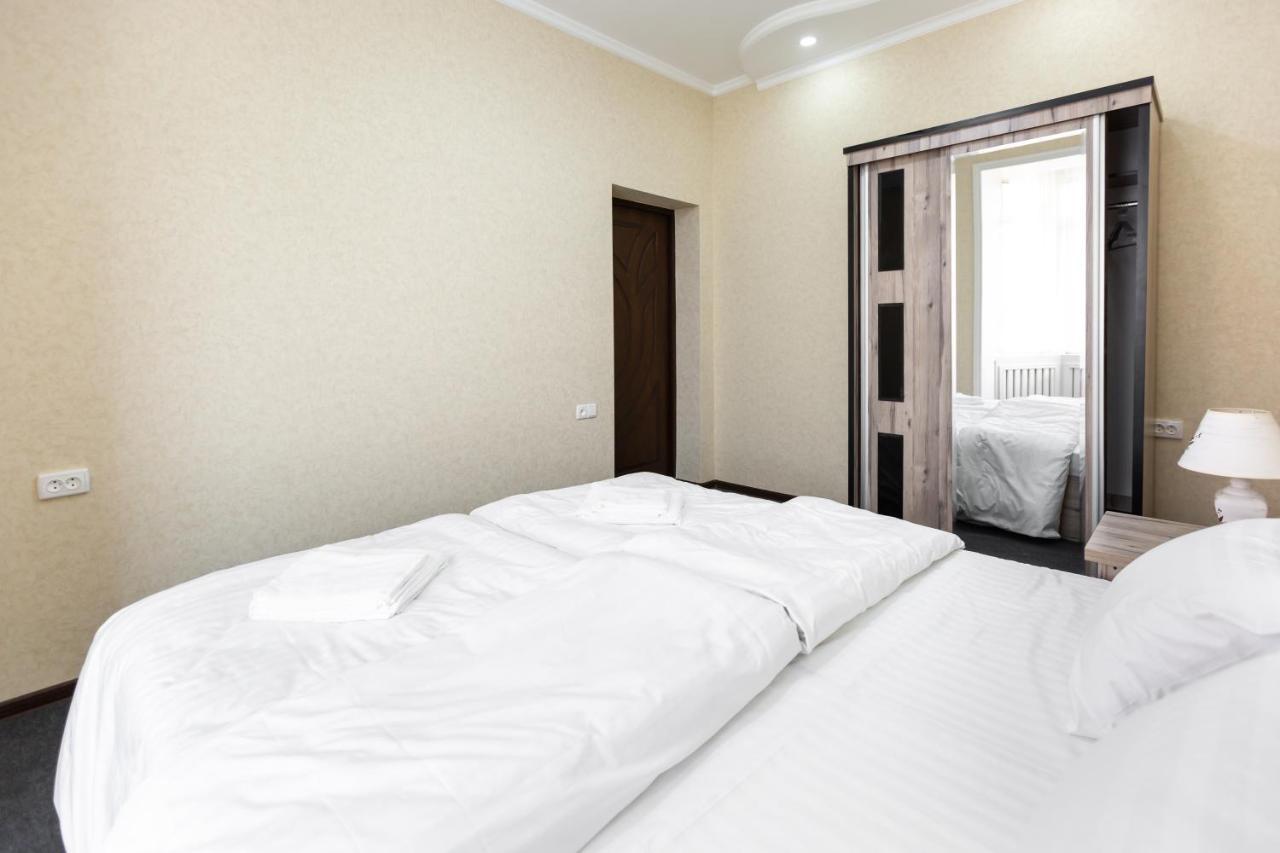 Light Hotel Tashkent Luaran gambar